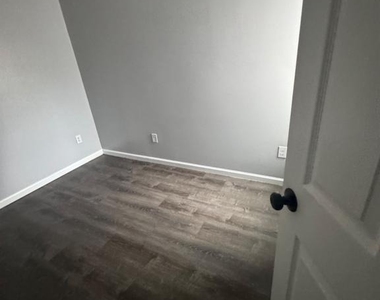 3146 Custer Street - Photo Thumbnail 23