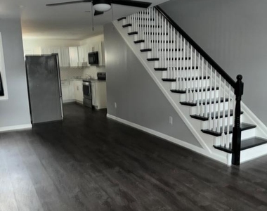 3146 Custer Street - Photo Thumbnail 4