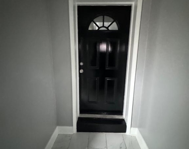 2604 S Holbrook Street - Photo Thumbnail 5