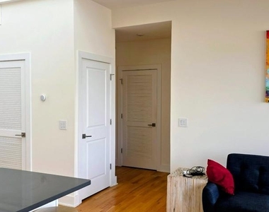 1003 N Bodine Street - Photo Thumbnail 11