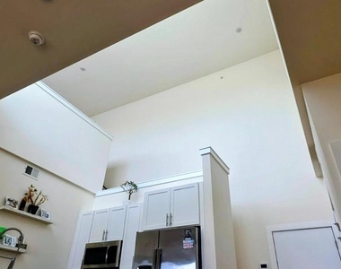 1003 N Bodine Street - Photo Thumbnail 2