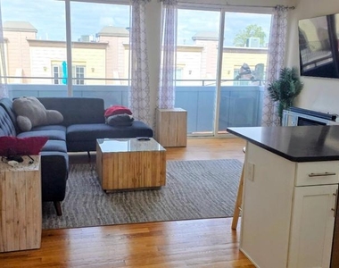 1003 N Bodine Street - Photo Thumbnail 14