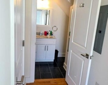 1003 N Bodine Street - Photo Thumbnail 6