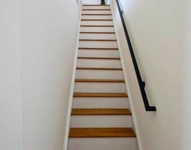 1003 N Bodine Street - Photo Thumbnail 3
