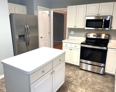 9801 Goodrum Court - Photo Thumbnail 5
