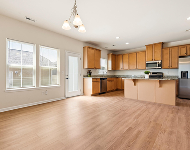 2417 Historic Circle - Photo Thumbnail 6