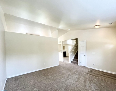 5403 Danube Lane - Photo Thumbnail 4
