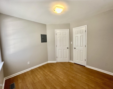 1008 Henchman Court - Photo Thumbnail 15