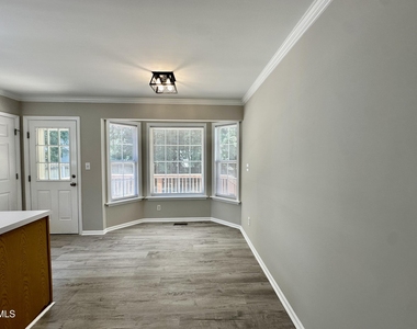 1008 Henchman Court - Photo Thumbnail 5