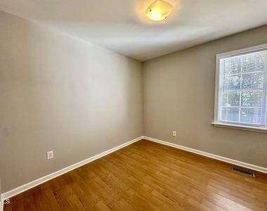 1008 Henchman Court - Photo Thumbnail 14