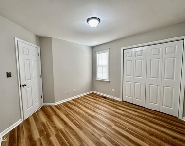 1008 Henchman Court - Photo Thumbnail 17