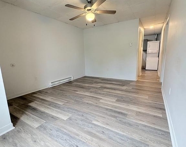 906 Argus Street - Photo Thumbnail 3