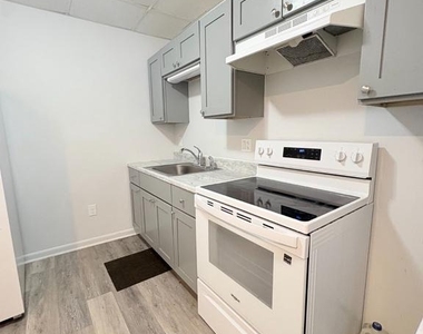 906 Argus Street - Photo Thumbnail 5