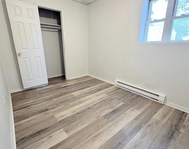 906 Argus Street - Photo Thumbnail 9