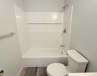 906 Argus Street - Photo Thumbnail 11