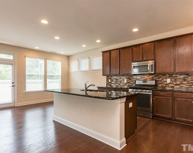 201 Begen Street - Photo Thumbnail 3