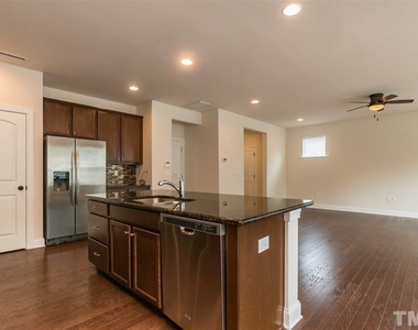 201 Begen Street - Photo Thumbnail 5
