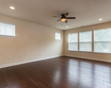 201 Begen Street - Photo Thumbnail 10