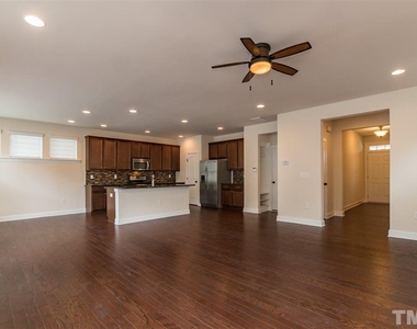 201 Begen Street - Photo Thumbnail 8