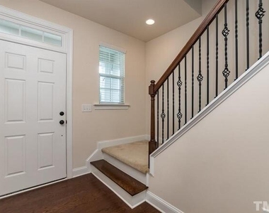201 Begen Street - Photo Thumbnail 2