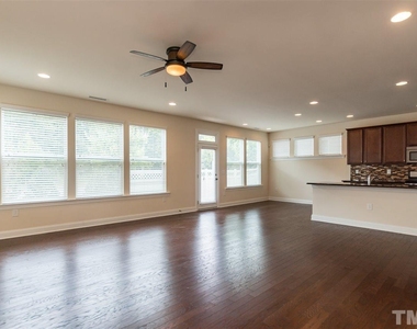 201 Begen Street - Photo Thumbnail 4