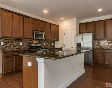 201 Begen Street - Photo Thumbnail 7