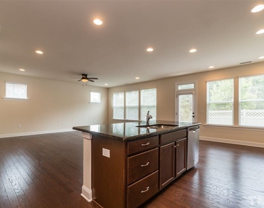 201 Begen Street - Photo Thumbnail 6