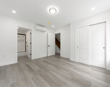 533 Madison Street - Photo Thumbnail 8