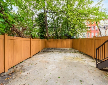 533 Madison Street - Photo Thumbnail 6