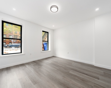 533 Madison Street - Photo Thumbnail 7
