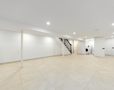 533 Madison Street - Photo Thumbnail 14