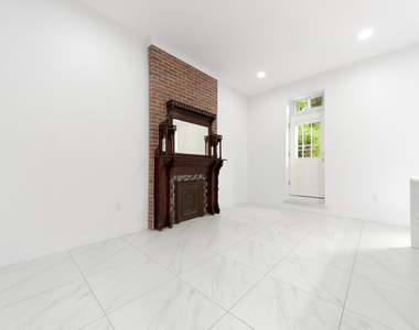 533 Madison Street - Photo Thumbnail 4
