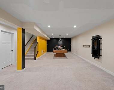 188 Pixie Moss Road - Photo Thumbnail 38