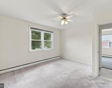 21 Davis Avenue - Photo Thumbnail 7