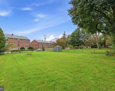 21 Davis Avenue - Photo Thumbnail 13