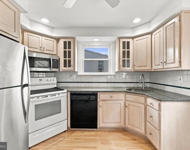 21 Davis Avenue - Photo Thumbnail 3