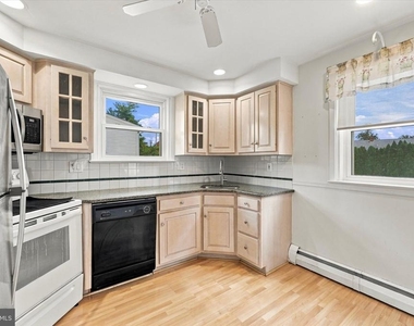 21 Davis Avenue - Photo Thumbnail 4