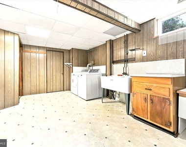 21 Davis Avenue - Photo Thumbnail 12