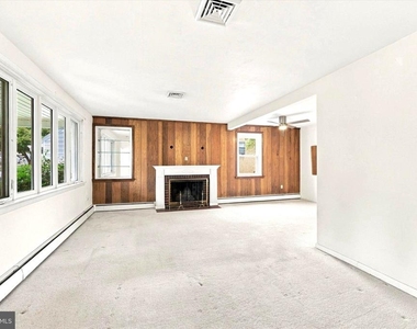 21 Davis Avenue - Photo Thumbnail 1
