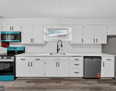 206 Charles Street - Photo Thumbnail 13