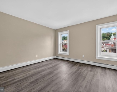 206 Charles Street - Photo Thumbnail 21