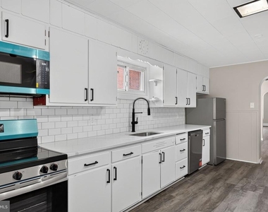 206 Charles Street - Photo Thumbnail 17