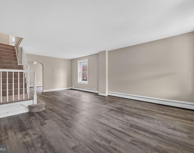 206 Charles Street - Photo Thumbnail 3