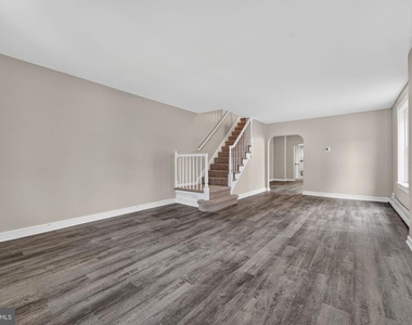 206 Charles Street - Photo Thumbnail 4