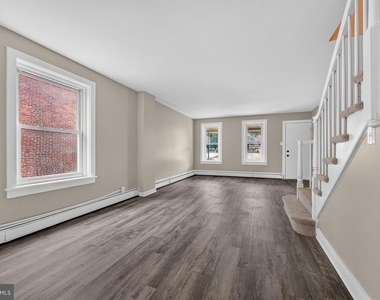 206 Charles Street - Photo Thumbnail 6