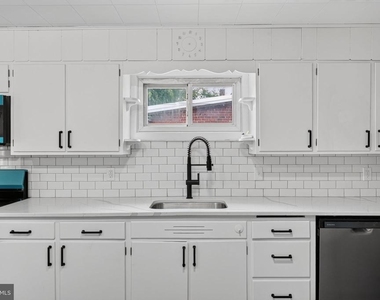 206 Charles Street - Photo Thumbnail 14