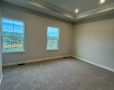 2647 Tisbury Lane - Photo Thumbnail 8