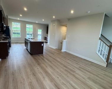 2647 Tisbury Lane - Photo Thumbnail 7