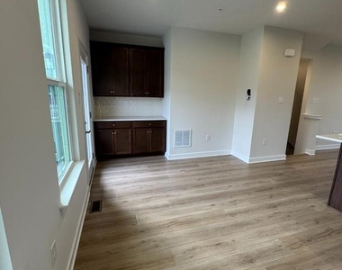 2647 Tisbury Lane - Photo Thumbnail 6