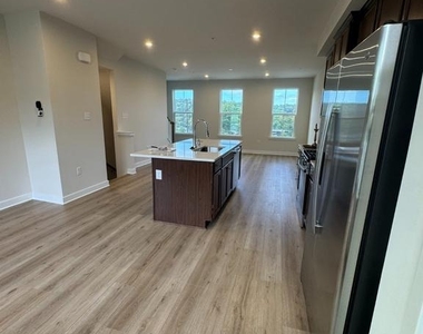 2647 Tisbury Lane - Photo Thumbnail 5